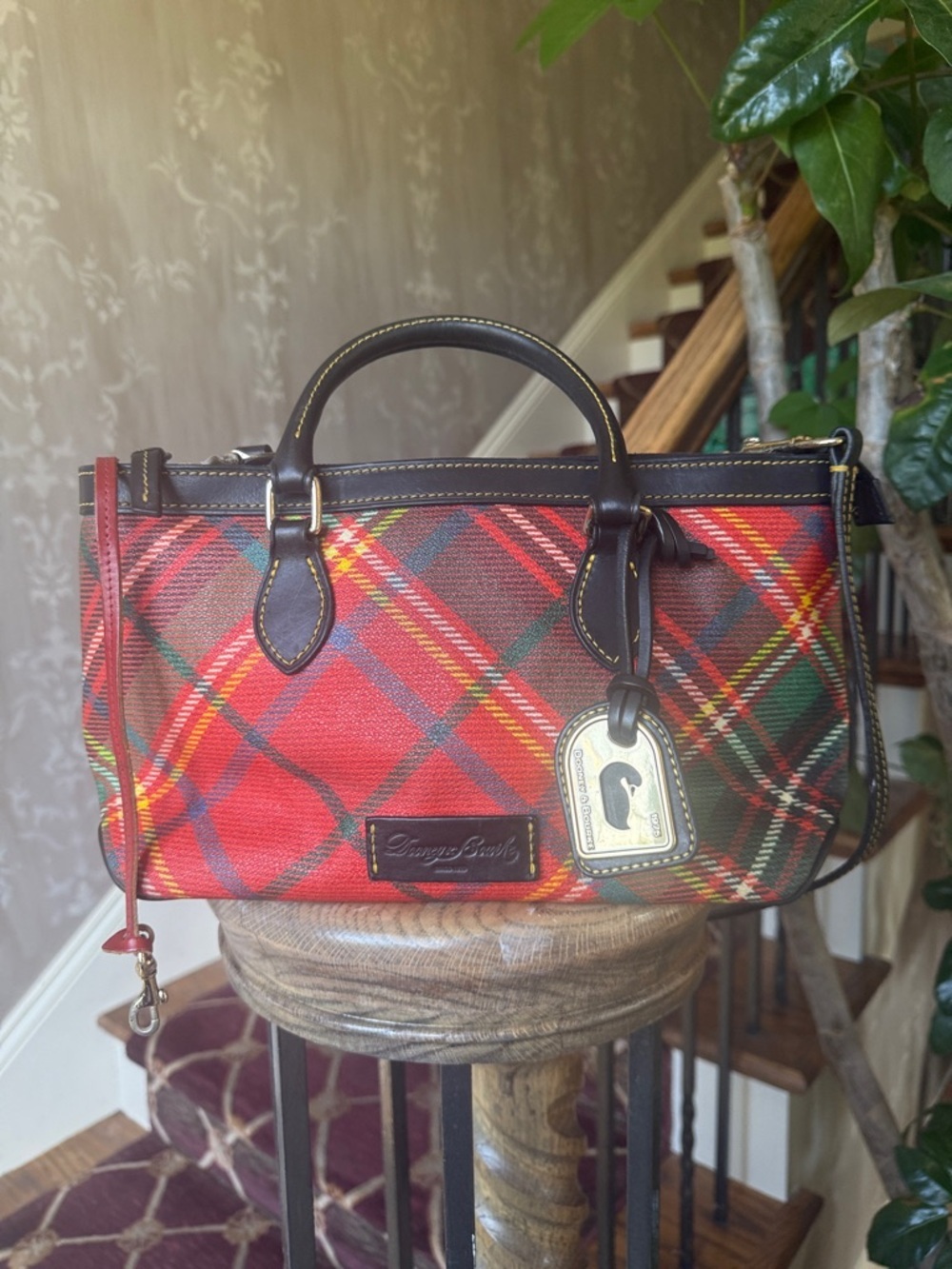 DOONEY & BOURKE ladies, red plaid purse, excellent condition - Picture 2 of 10